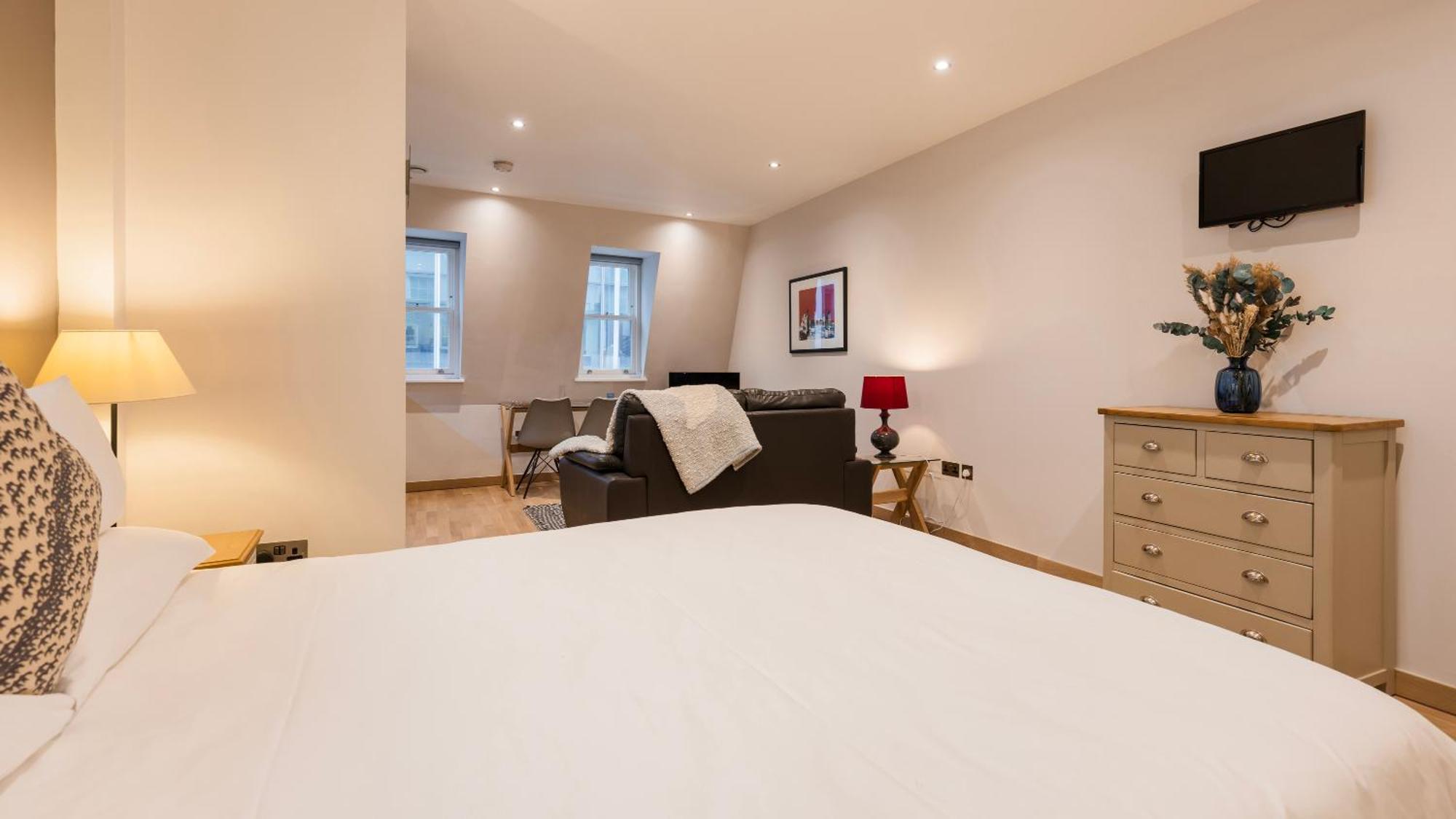 Bank Serviced By Lovelystay Apart-hotel *