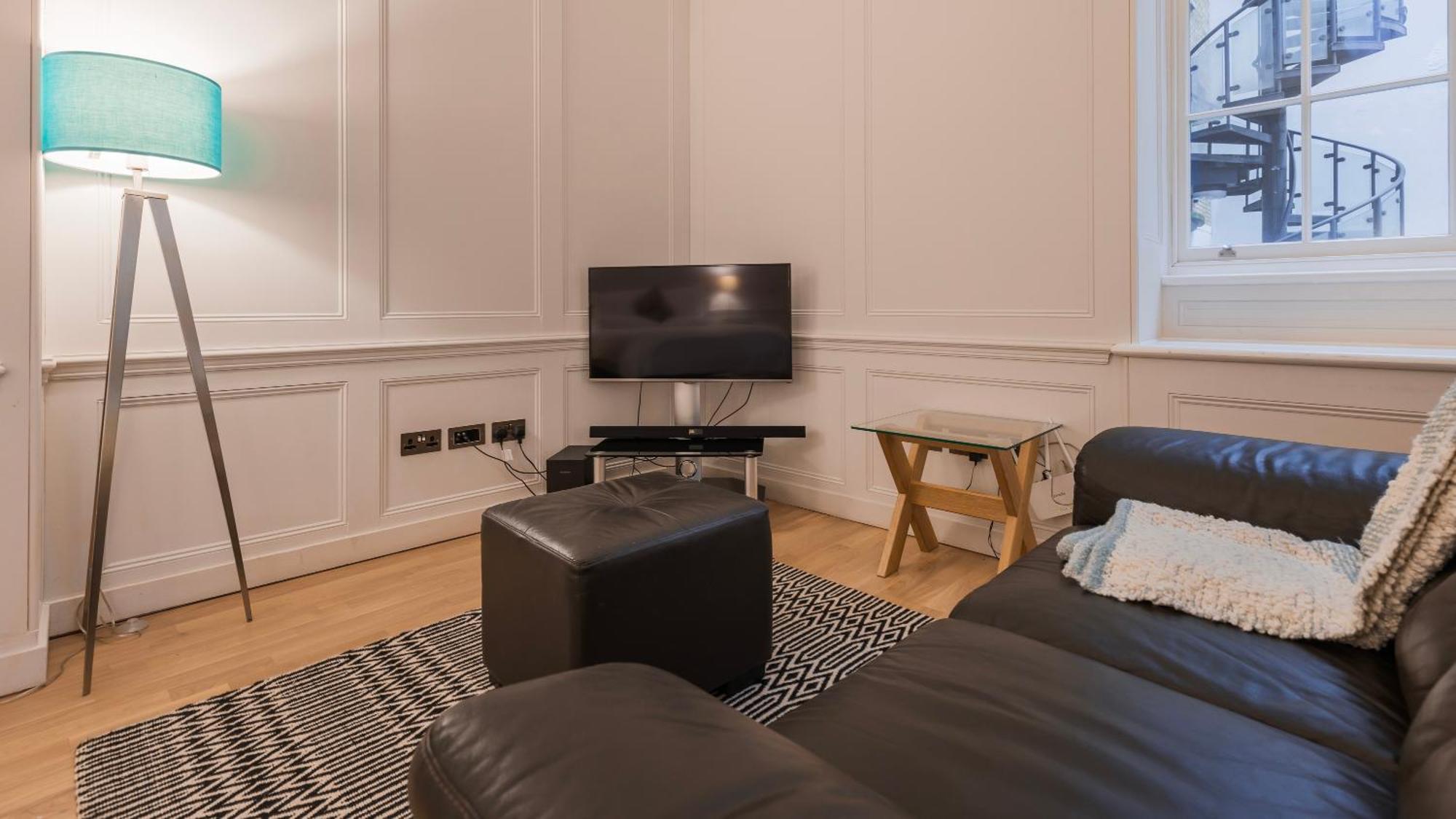 Bank Serviced By Lovelystay Apart-hotel