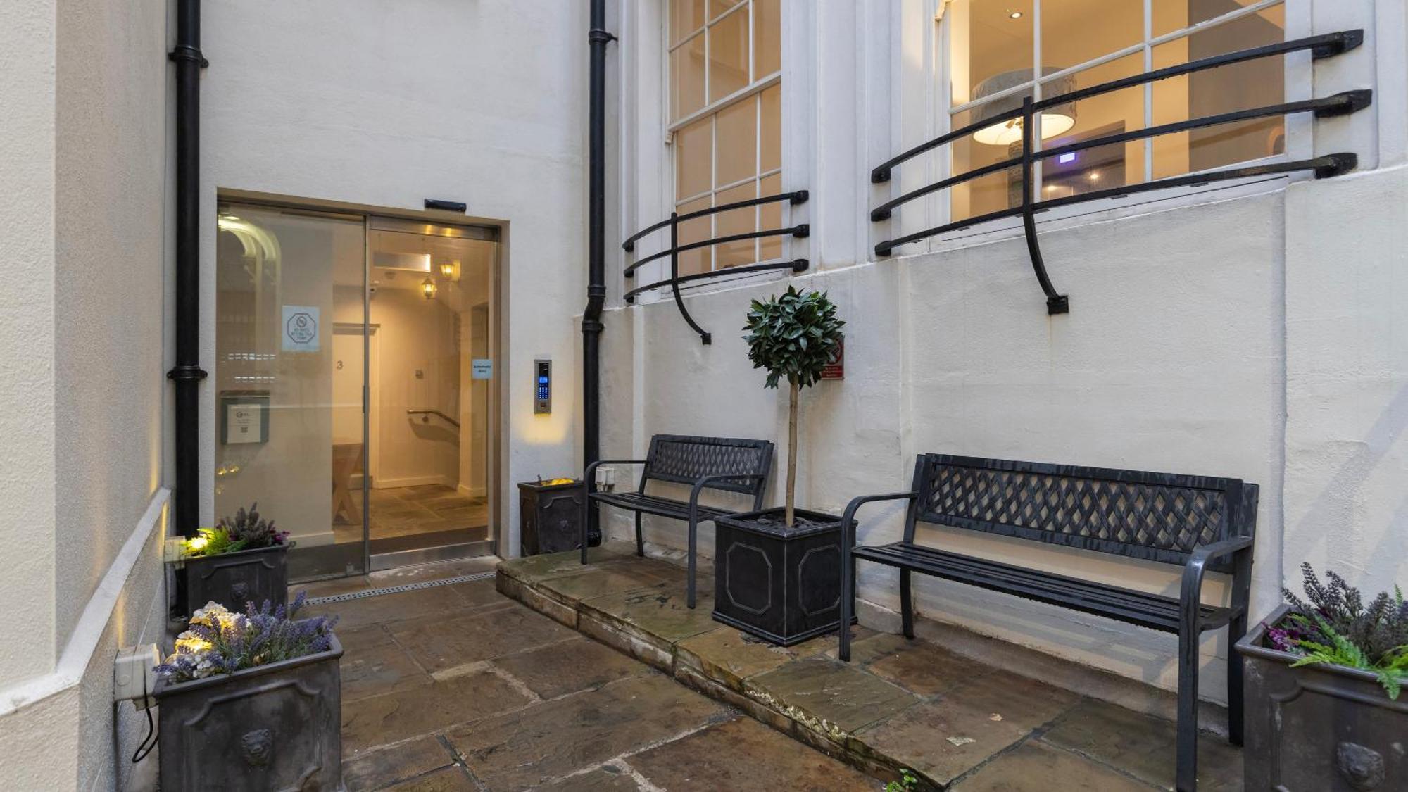 Apart-hotel Bank Serviced By Lovelystay